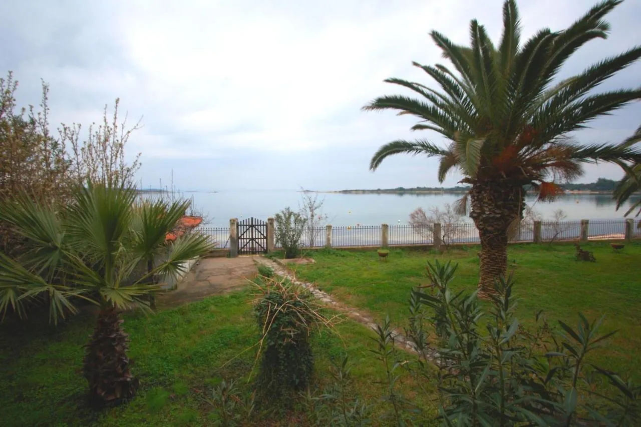 Docker Beachfront House, Vourvourou Ferienhaus
